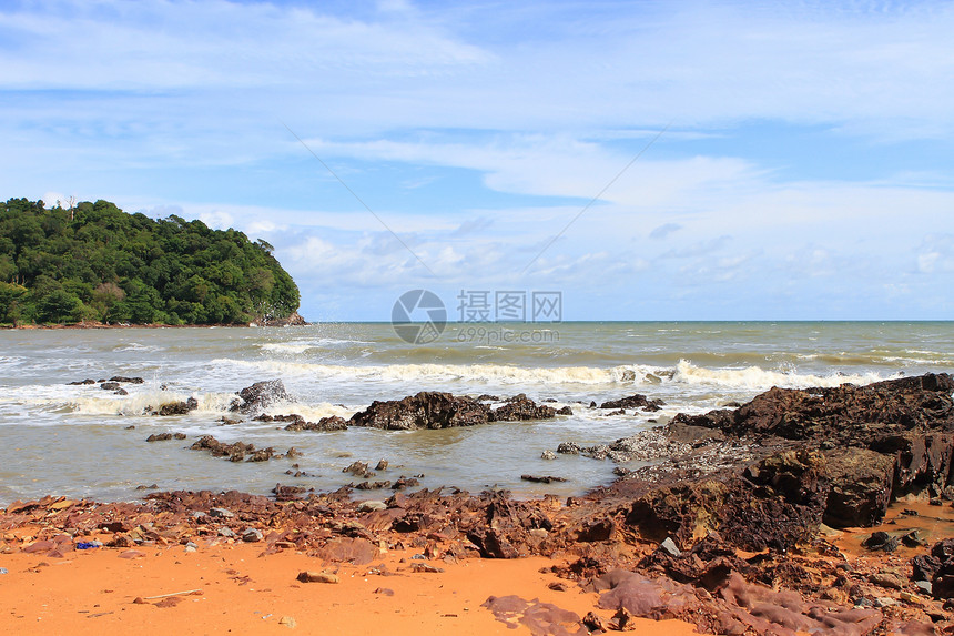 热带海滩上的石头海岸海浪蓝色海岸线旅行地平线处女情调天空海洋图片