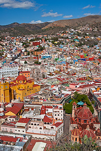 瓜纳华托省色彩多彩的瓜纳亚托镇艺术殖民城市建筑学山坡建筑物旅行观光远景拱门背景