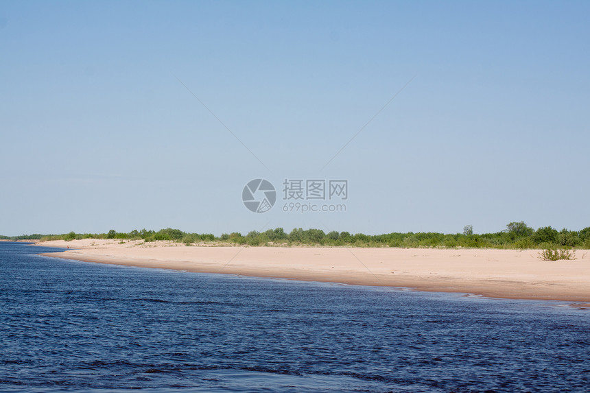 江河海岸衬套阳光白色晴天蓝色天空水平图片