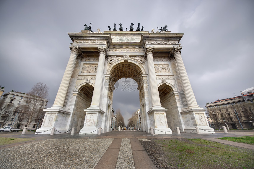 米兰和平拱门步伐建筑城市大理石天空雕像纪念碑艺术旅行旅游图片