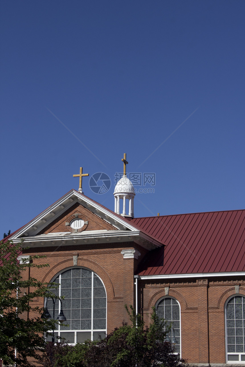 旧砖教堂蓝天乡村建筑外观尖塔场所宗教建筑学尖顶结构图片
