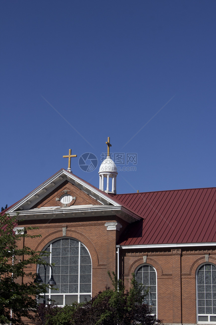 旧砖教堂结构乡村尖顶建筑场所蓝天外观建筑学尖塔宗教图片