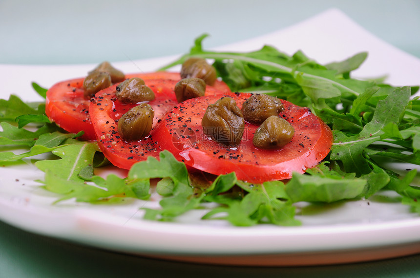 沙律 配有新鲜西红柿 披风和花粉产品蔬菜午餐餐饮自助餐沙拉维生素一部分装饰美食图片