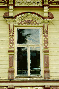 俄国雕刻的白兰板窗口装饰品正方形木头绘画窗户住宅平带建筑学村庄艺术背景图片