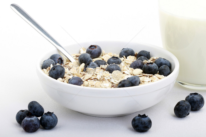 健康早餐食物浆果坚果粮食白色谷物水果营养牛奶蓝色图片