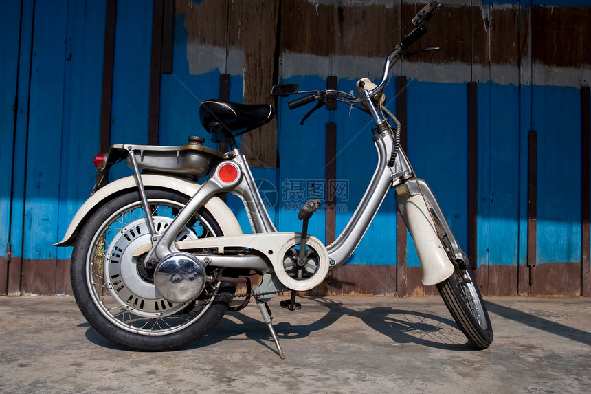 传统自行车文化木头阴影金属古董速度座位街道摩托车运输图片
