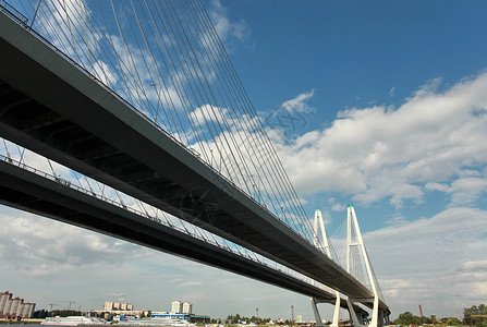 电缆固定桥天空蓝色建筑学交通景观城市高清图片