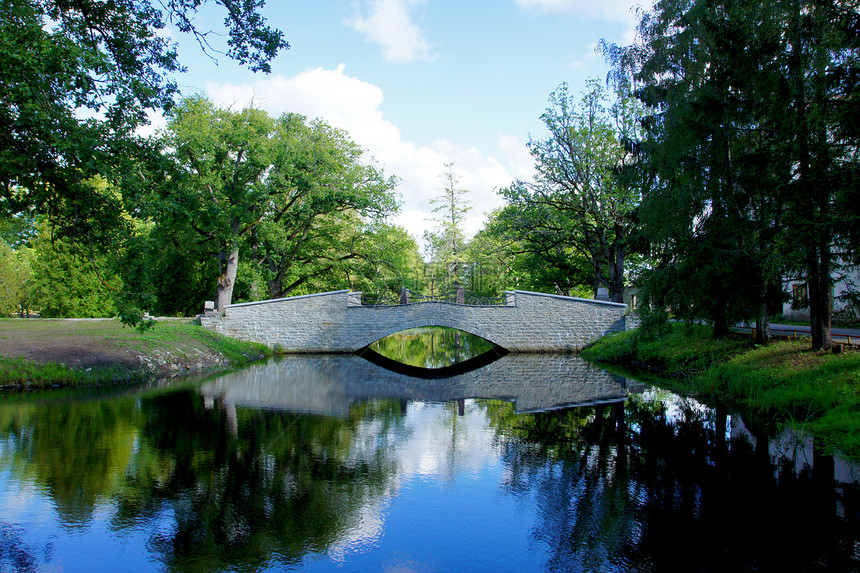 桥梁和池塘绿色小路旅游旅行石头建筑学图片