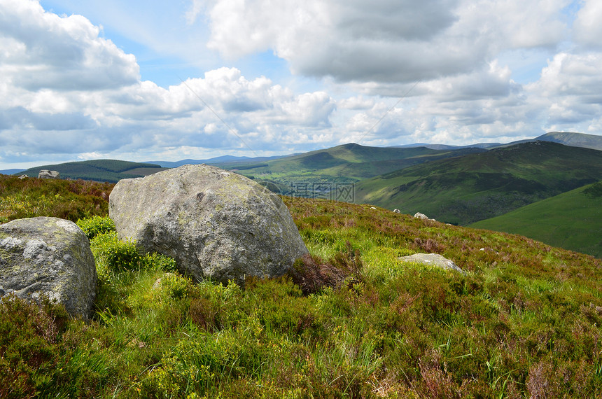 爱尔兰景观乡村山脉自然旅行农村绿色岩石图片