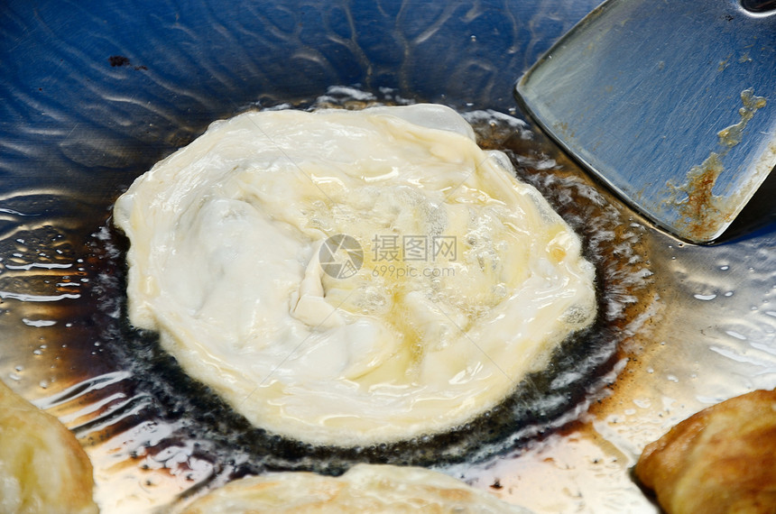 在一些澄清的黄油中 罗蒂起火营养烹饪饮食盘子餐厅小吃早餐甜点平底锅油炸图片