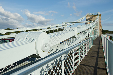 吊桥工程栏杆蓝色建造人行道金属盘子链接天空历史性高清图片