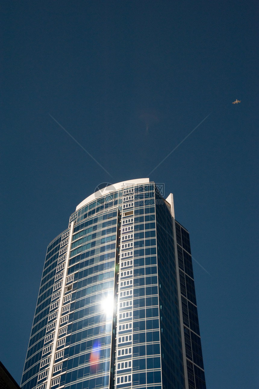 天空压台商业建筑学城市公司办公室大厦阳光玻璃蓝色建筑图片