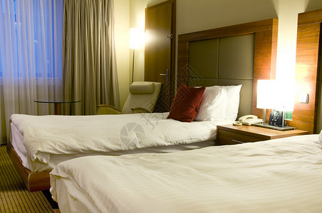 旅馆房间假期床单床垫商业枕头住房卧室财富游客窗帘背景图片