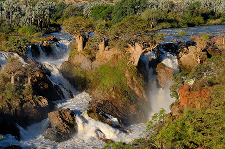 考科维尔德安哥拉和纳米比亚边界的Epupa瀑布红色洪水岩石彩虹悬崖戏剧性巨石急流苦烯科兰背景