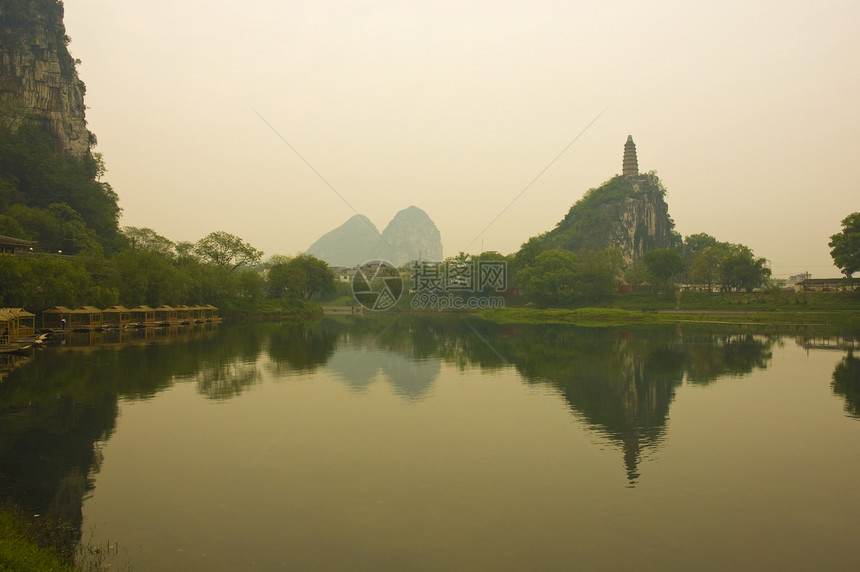 吉林语风景明信片地平线顶峰旅行棕褐色农村旅游薄雾反射图片