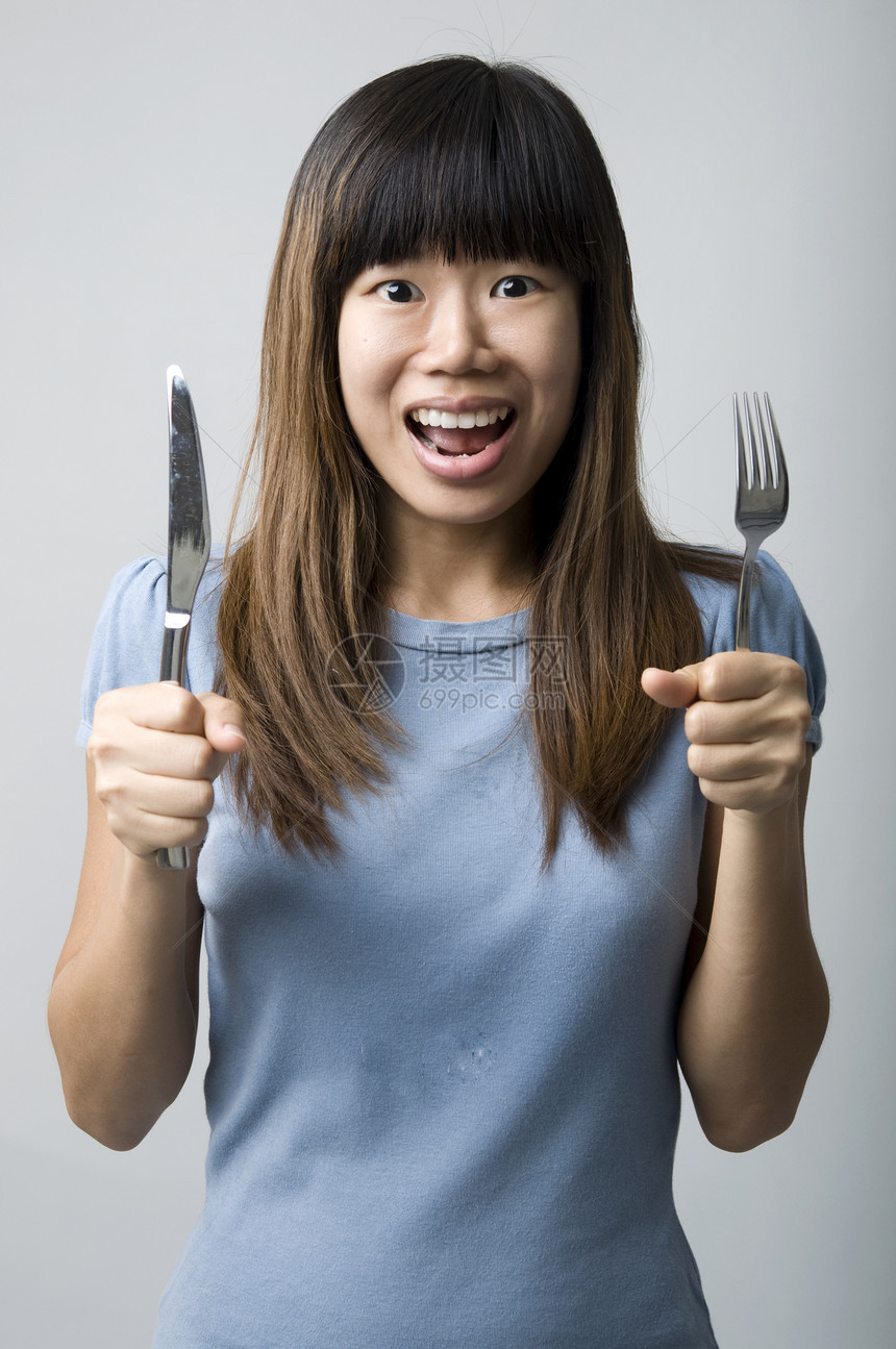 食用食物的亚洲女性图片