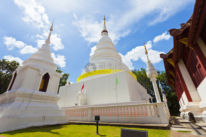 泰国的寺庙热带建筑学叶子宝塔石头金子宗教历史旅行上帝图片