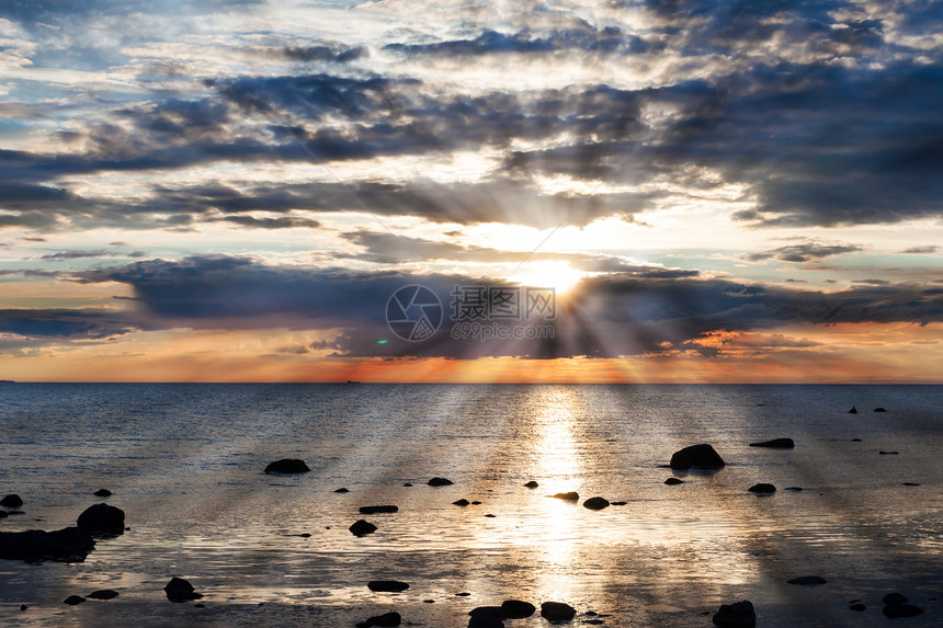 日落时海和岩石晴天场景反射墙纸石头橙子海洋太阳天气假期图片