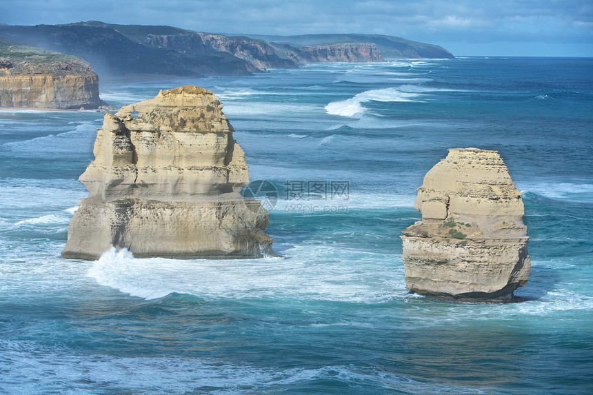十二个使徒游客石灰石天空砂岩风景波浪蓝色海洋场景地标图片