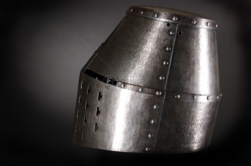 铁头盔比赛传统金属铆钉骑士图片