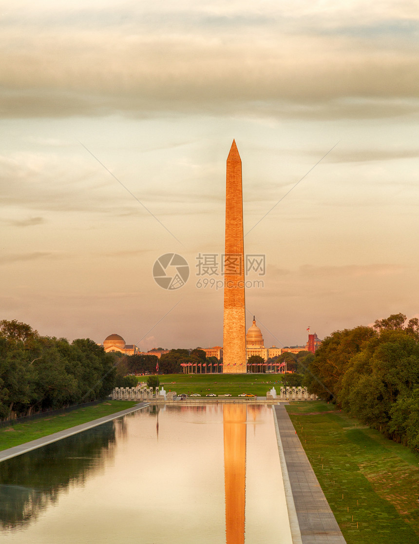 日落在华盛顿纪念碑的反光反射反射池直流电公园爱国天空柱子历史性树木旅游图片