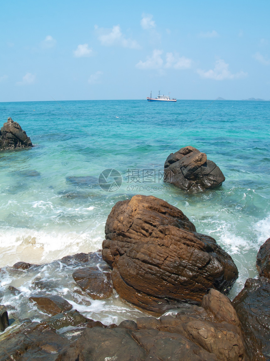 卡姆岛岩石天空远景海浪海滩巡航冲浪涟漪支撑场景图片