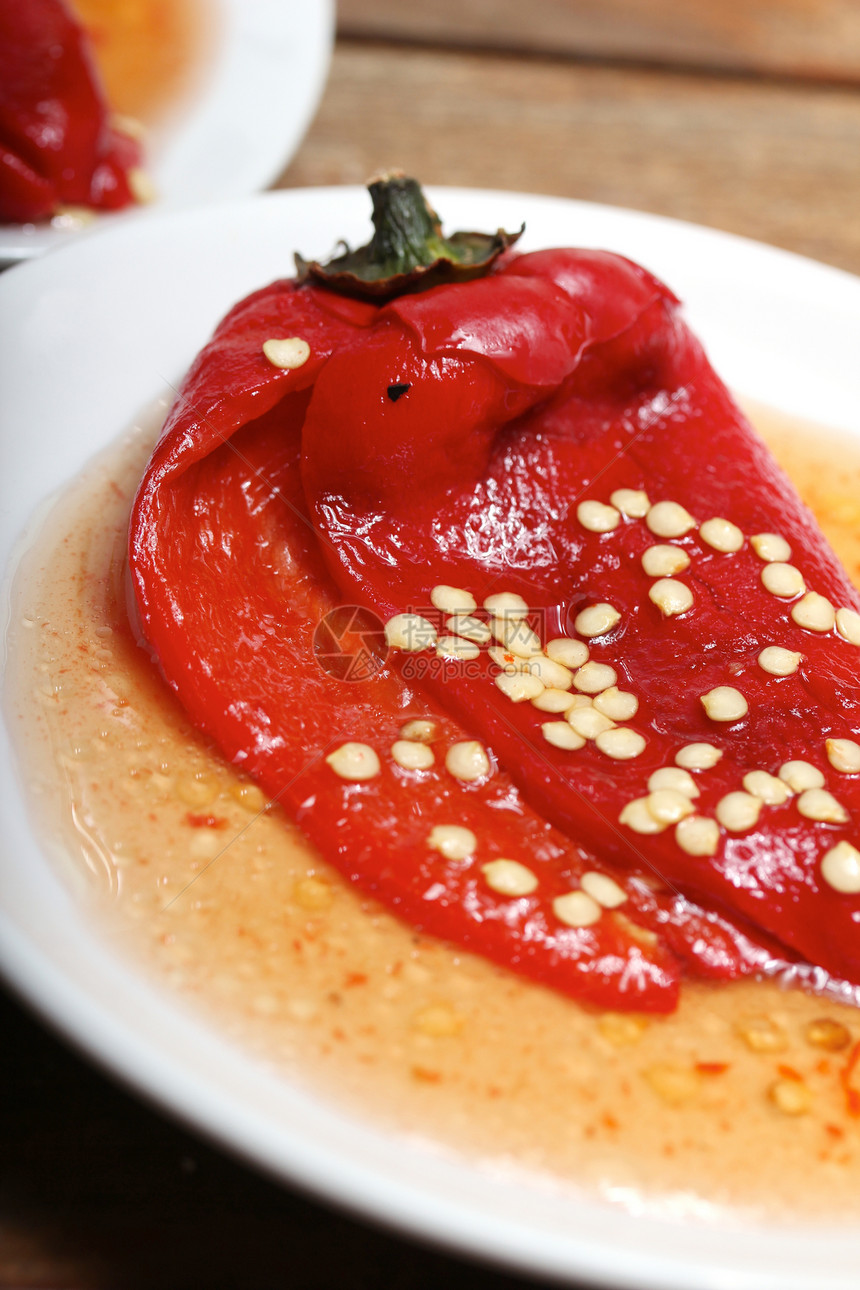 黄瓜胡椒木头盘子小吃香料种子蔬菜美食红色图片