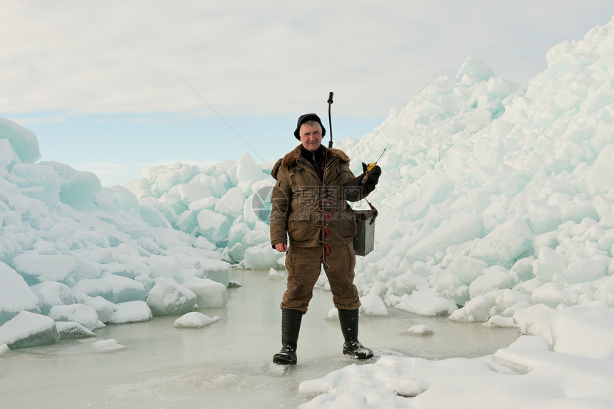 冰渔业微笑淡水成人爱好渔夫运动娱乐乐趣冰山冰钓图片