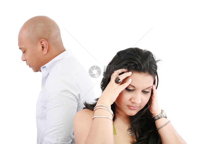 愤怒的一对夫妇 孤立在白色上 关注女性图片