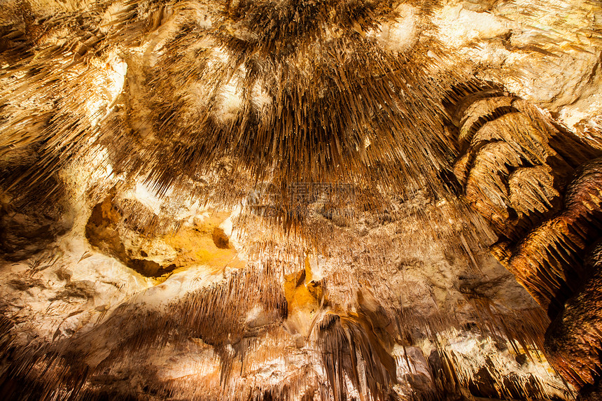 岩洞中的粉状石和斯塔拉层土形成国家洞穴地质学天花板矿物地面通道岩石地球石笋图片
