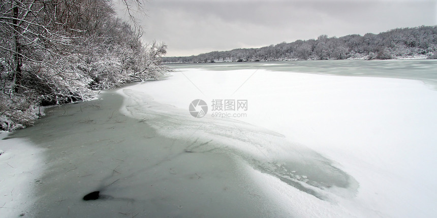 洛克切州公园伊利诺伊州植物群岩石荒野植被土地生物学旅行栖息地降雪森林图片