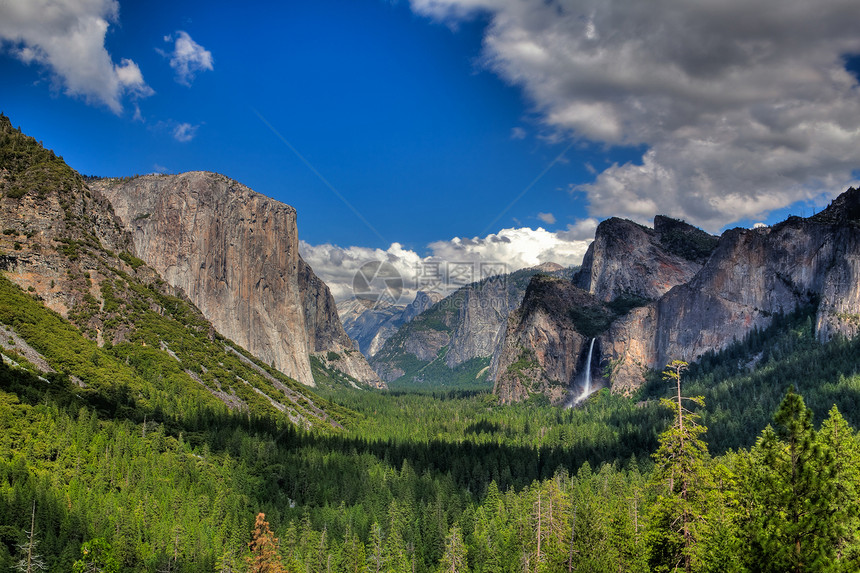 Yosemite国家公园 加利福尼亚州树木水平悬崖大教堂地标日落瀑布隧道视图酋长图片