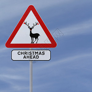 圣诞节即将到来红色蓝色路标三角形鼻子装饰品天空警告驯鹿背景图片