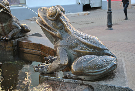 青蛙纪念碑背景图片