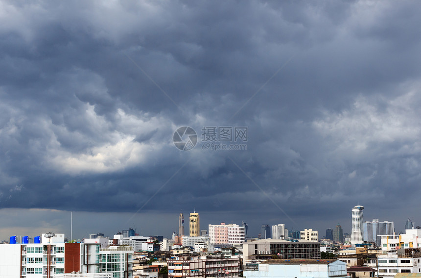 雨季的曼谷横向水平雨季图片