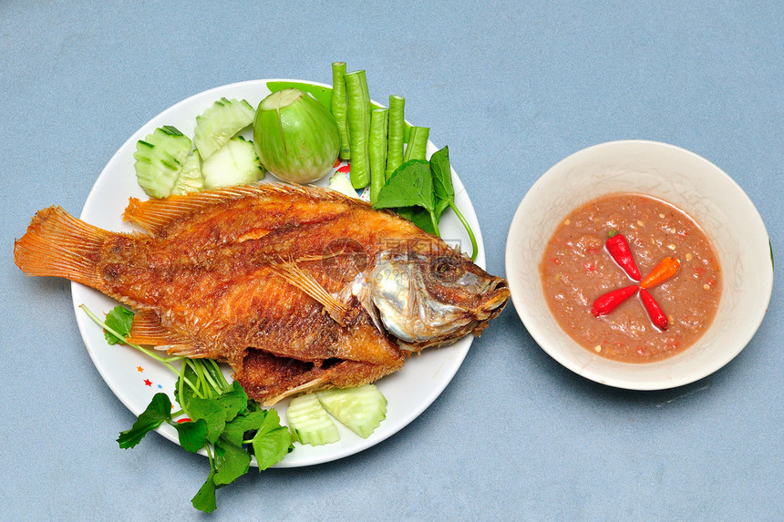 煎炸鱼海鲜烹饪营养油炸蔬菜厨房草本植物茄子胡椒美食图片