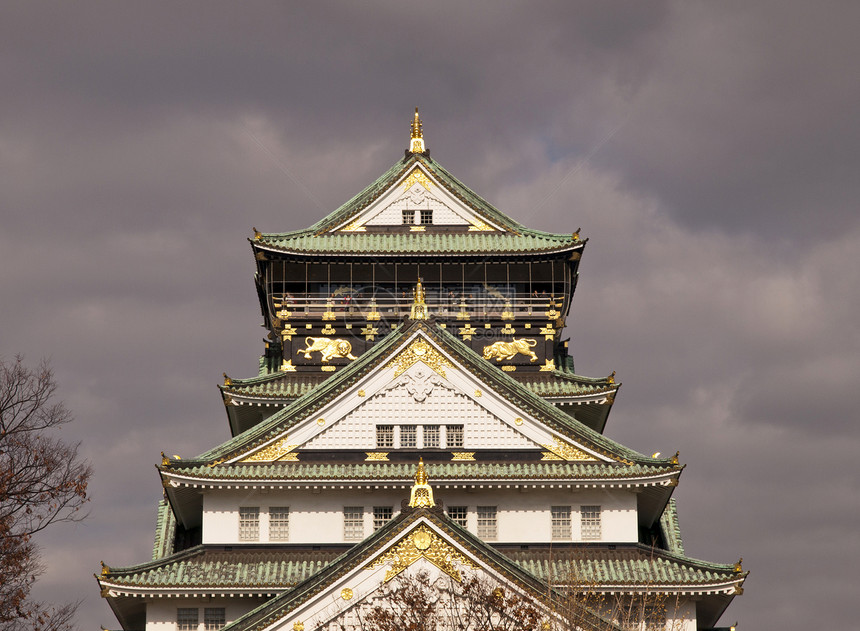 下雨前的大阪城堡世界历史皇帝防御游客吸引力纪念碑地标旅行旅游图片