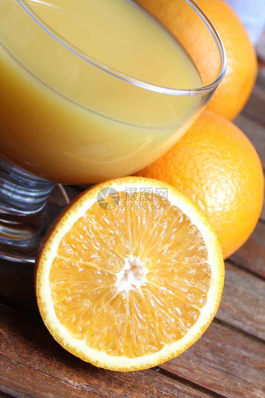 新鲜橙汁玻璃水果饮料杂货店水壶果汁消化甜点木头液体图片