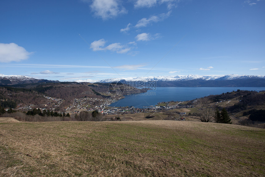 Fjord 位置山脉旅游森林天空游客荒野树木峡湾文化目的地图片