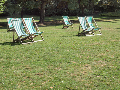座椅绿色草地躺椅王国联盟椅子公园植被树木背景图片