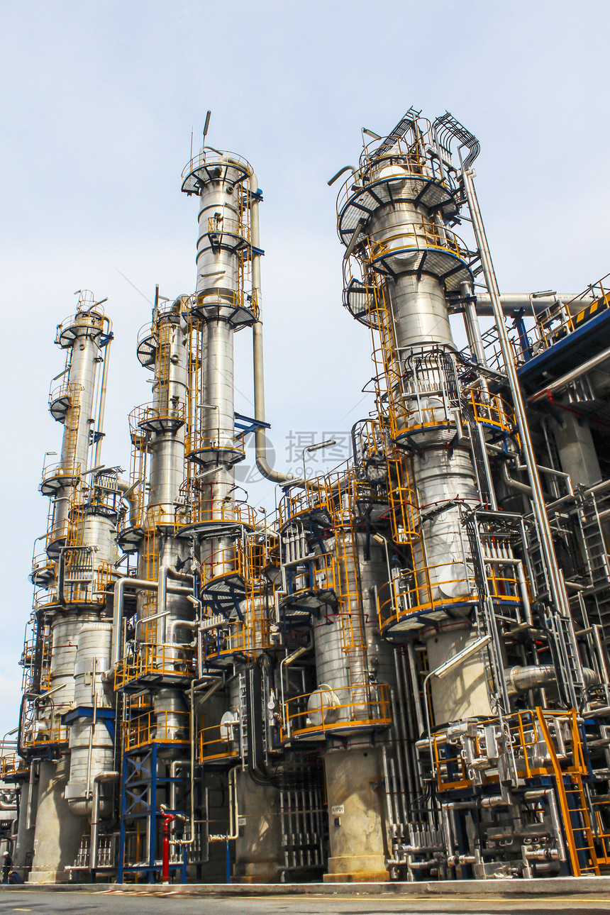 炼油塔化学品炼油厂管子技术管道天空生产植物活力金属图片