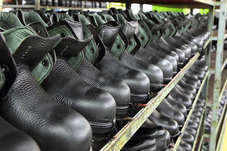 安全鞋厂夫妻工厂橡皮作坊假期工艺工具勘探建筑鞋匠高清图片