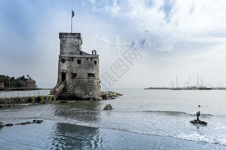 萨尤利塔城堡在海上 拉帕罗 利古里亚 意大利天空建筑学蓝色海滩堡垒背景