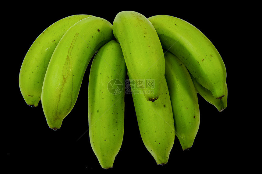 一堆绿香蕉在背景上甜点饮食果味小吃食物水果工作室热带营养异国图片