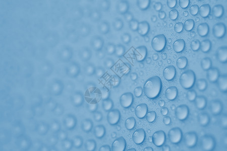 蓝色的水滴飞沫雨滴宏观雨水淬火口渴水分背景图片