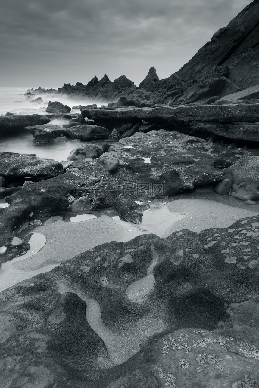 西班牙比兹卡亚海滩海洋岩石石头地区黑与白海滩图片