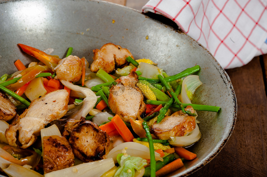 菜菜盘和鸡辣椒洋葱胡椒盘子烧烤蔬菜拼盘美食午餐铁板图片