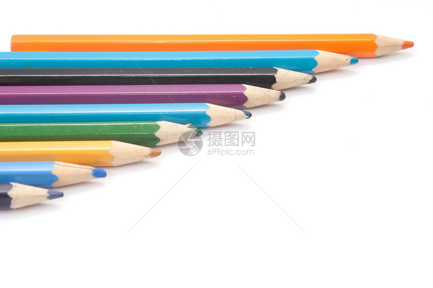 蜡笔是串连的黄色蓝色白色绿色紫色艺术橙子黑色图片