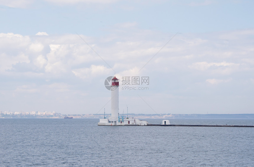 敖德萨灯塔白色天空蓝色黑色海湾悬崖海浪港口海岸线天堂图片