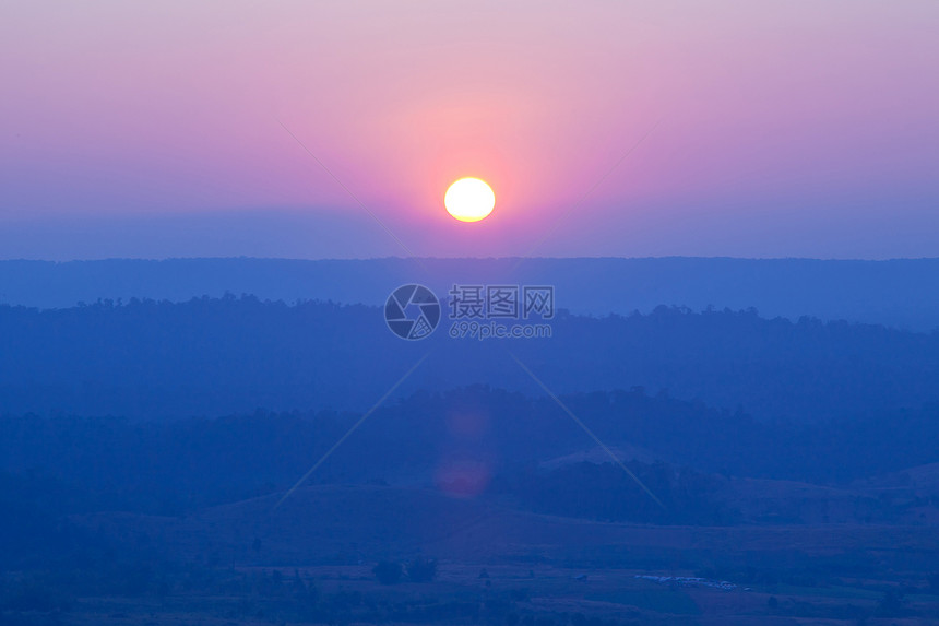 山边的日落天堂公园风景地球顶峰岩石森林土地太阳环境图片